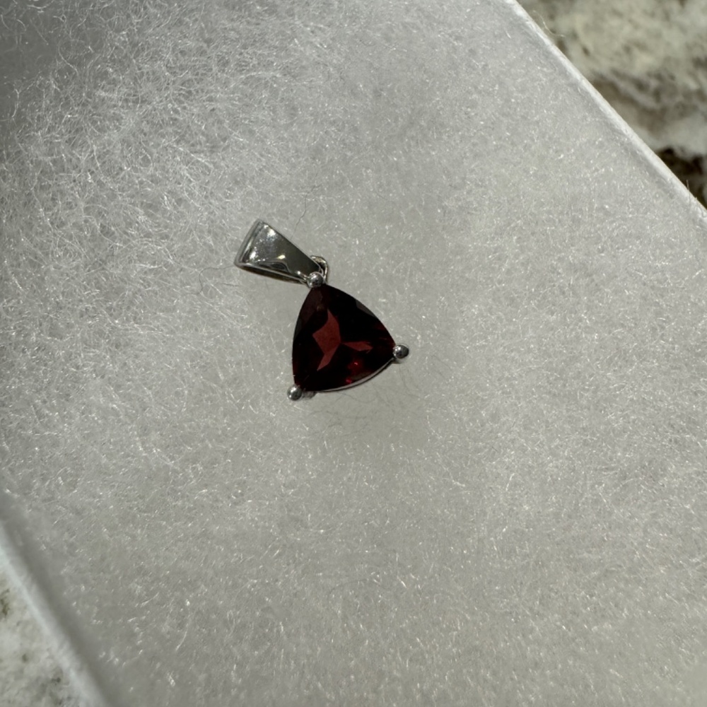 0.6 carat silver citrine necklace pendant from Angara